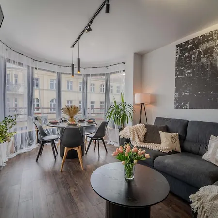 New Large Modern - Center - 60m2 - Lift - Parking Appartement Wrocław