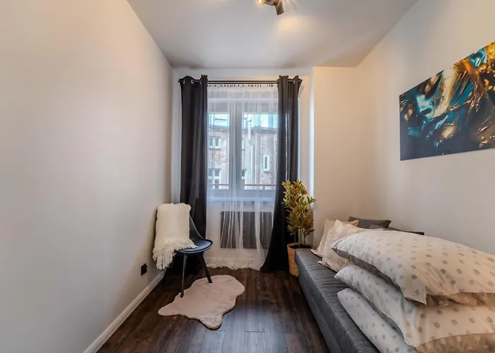 New Large Modern - Center - 60m2 - Lift - Parking Appartement *