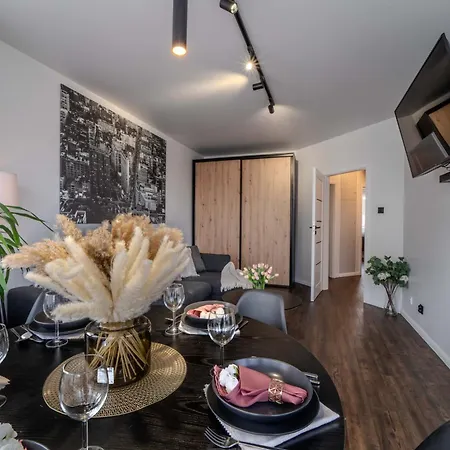 New Large Modern - Center - 60m2 - Lift - Parking Apartamento *